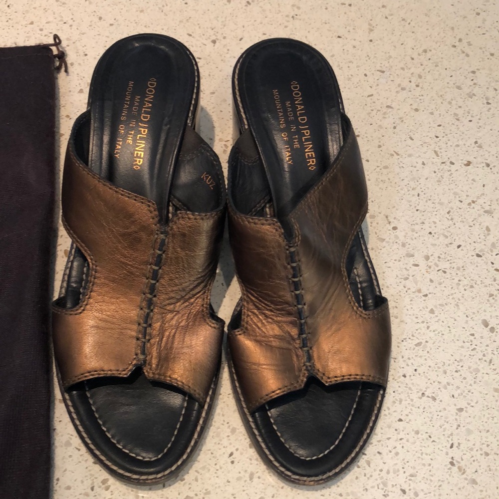 Donald J Pliner shoes made in Italy Bronze and brown
